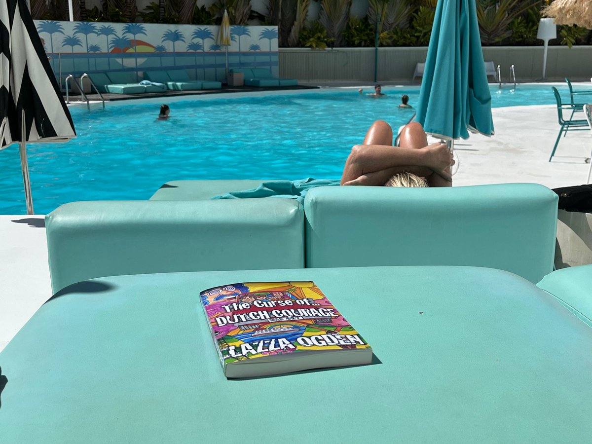My book The Curse of Dutch Courage spotted sunbathing in Gran Canaria. Where's ur book on vacation?

#UKWriter #WritingCommunity 
#ComedicRockStarShit #BookTwitter #Holi2022
