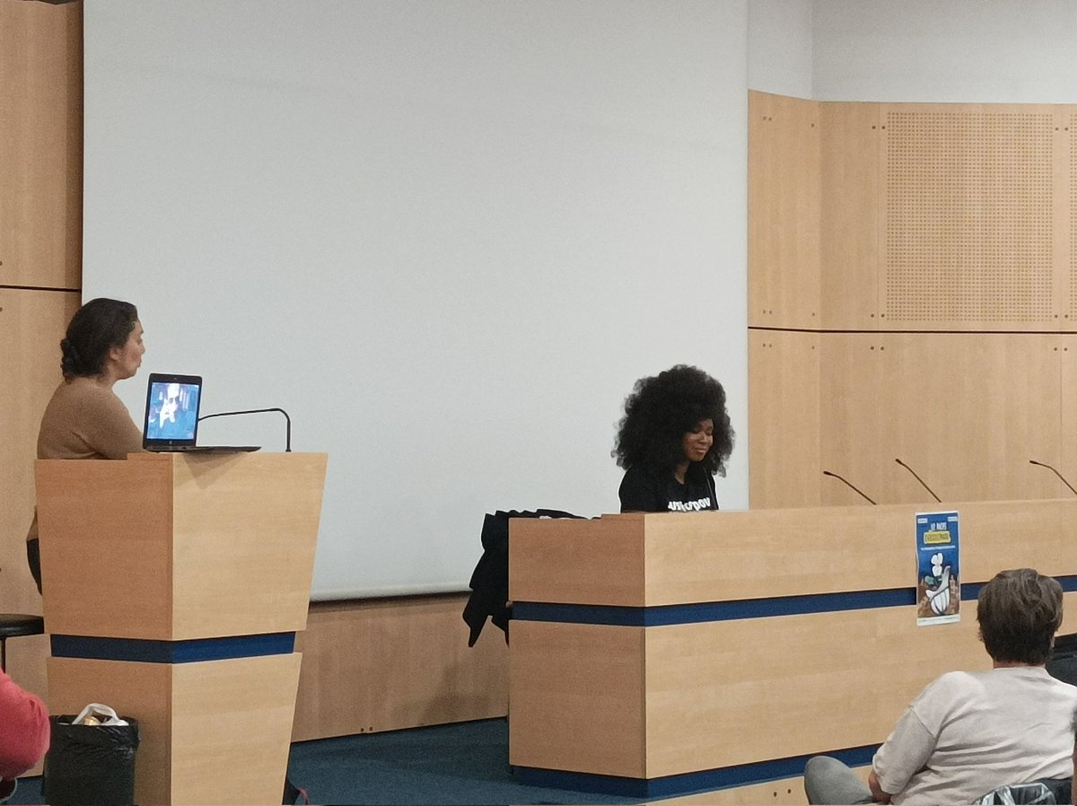 38Peps's tweet photo. Salle comble, a l office de tourisme de Grenoble hier soir pour accueillir Assa Traoré et Pierre Audin dans le cadre du mois decolonial, quelle force !
@laveritepradama
#grenoble #confpeps #moisdecolonial #antiracism #ViolencesPolicieres https://t.co/J9Qz21CsaC