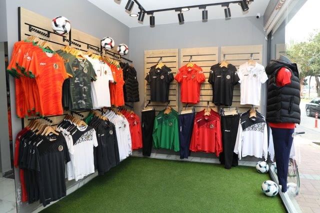 veyseloksar's tweet photo. MARKA DEĞERİMİZ YÜKSELİYOR..
#Alanyaspor,İkinci store mağazasını Mahmutlar Mahallesinde açarak,yapımı duran tesislere adeta haykırdı
Başkanımıza,Yöneticilerimiz Enver Vural,Veysi Aladağ ve işinin ehli mağaza müdürü Serhat Coşkun'a yeni katma değer için teşekkür ederiz.
Var Olun.. https://t.co/plmDiAAOFf