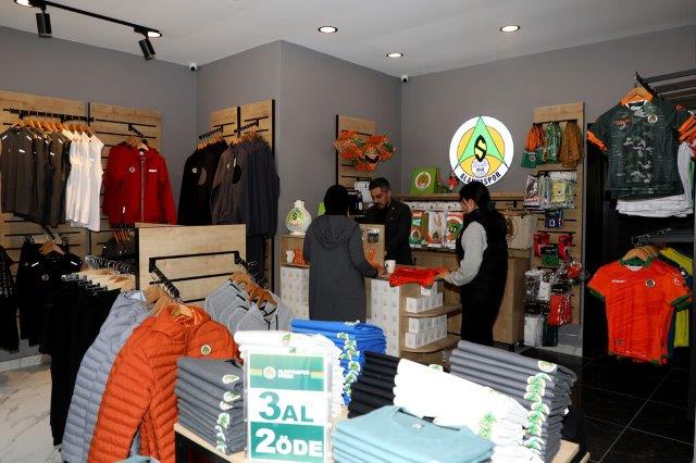 veyseloksar's tweet photo. MARKA DEĞERİMİZ YÜKSELİYOR..
#Alanyaspor,İkinci store mağazasını Mahmutlar Mahallesinde açarak,yapımı duran tesislere adeta haykırdı
Başkanımıza,Yöneticilerimiz Enver Vural,Veysi Aladağ ve işinin ehli mağaza müdürü Serhat Coşkun'a yeni katma değer için teşekkür ederiz.
Var Olun.. https://t.co/plmDiAAOFf