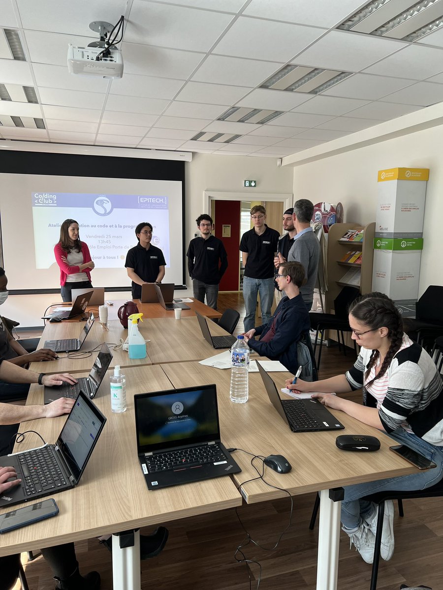 À la découverte de l’HTML avec les référents numériques de @poleemploi_GE #HautRhin merci à l’école @EpitechMulhouse pour cette mise en situation !
