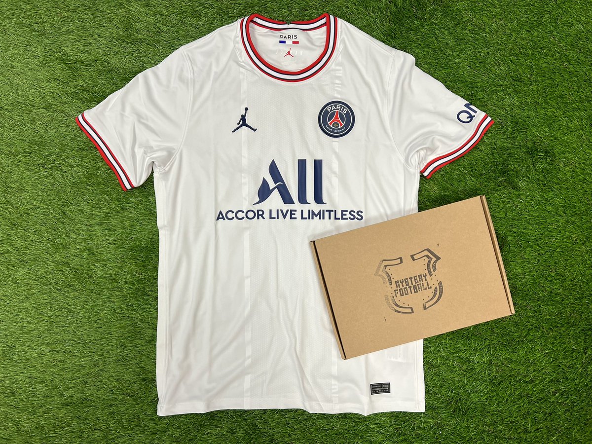 🚨 We are giving away this PSG fourth shirt to one lucky follower! To enter👇 1️⃣ Retweet this tweet 🤝 Follow us Winner will be announced on Sunday at 6pm. Good luck!