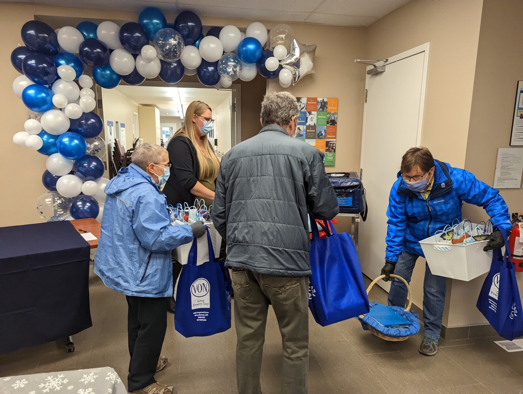 VONOxford's tweet photo. Yesterday to celebrate March for Meals, our volunteers delivered goody bags, along with the hot meals to our clients in Oxford County! 

#MarchforMeals2022 #MealsonWheels #OxfordCounty #Community #Volunteer https://t.co/YRKF7p5T4r