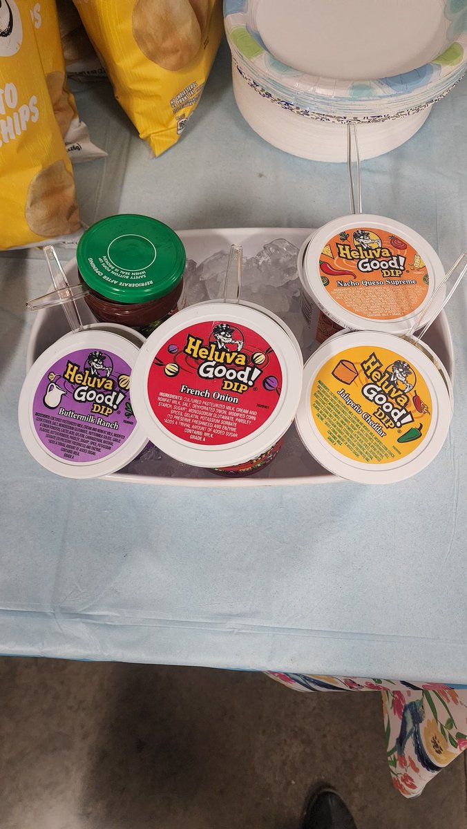 CaylaFrancis's tweet photo. National Chip &amp; Dip day here at Lowe's in McCandless!! We got all the fantastic flavors for our employees to dip into!! 
@AlexStempovschi @mike_sturtz @HR_KristenS https://t.co/6Mx1x3LFuJ