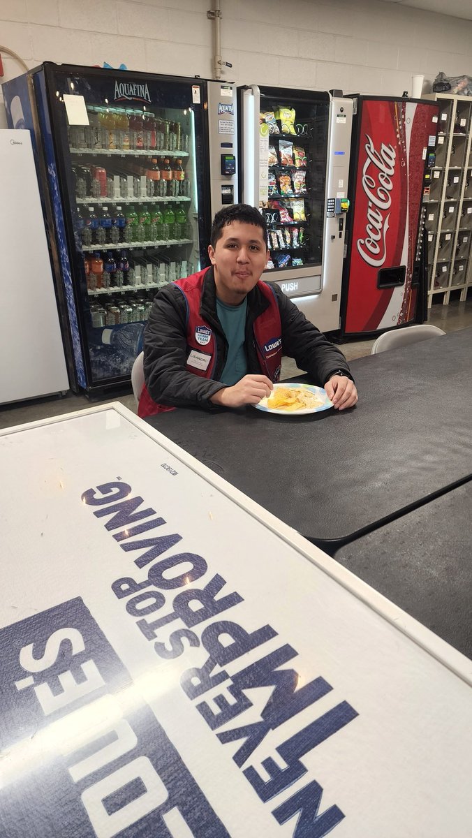 National Chip &amp; Dip day here at Lowe's in McCandless!! We got all the fantastic flavors for our employees to dip into!! 
@AlexStempovschi <a href="/mike_sturtz/">MikeSturtz</a> <a href="/HR_KristenS/">Kristen Stumpf</a>
