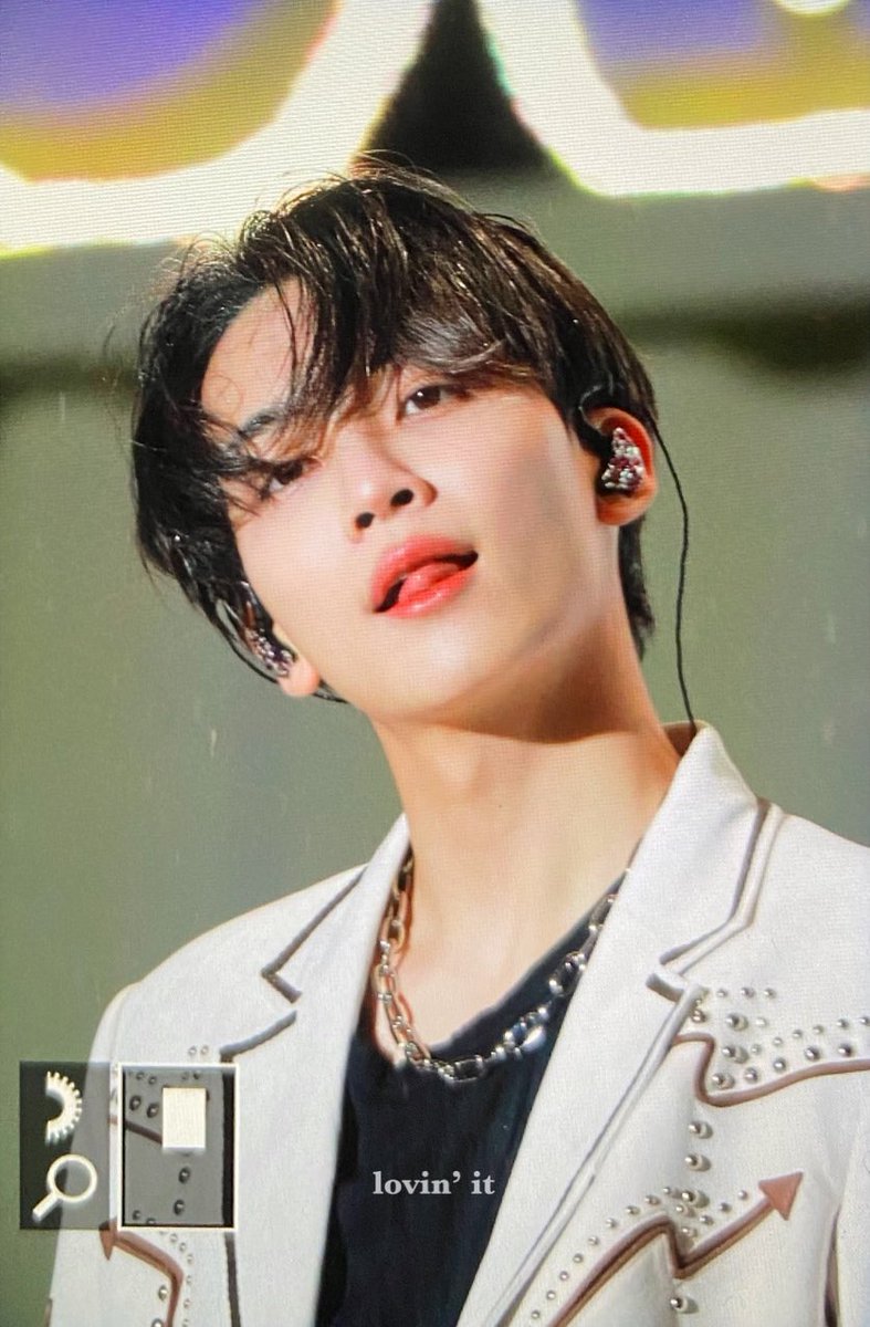 Thank you for all carats who has come to caratland today! I feel great even we struggled a bit singing under the rain. 

Hope y'all enjoyed the event! 🙌💞