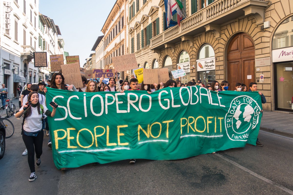 massimolensi's tweet photo. Firenze #FridaysForFuture #PeopleNotProfit https://t.co/nKFYFJNRTQ