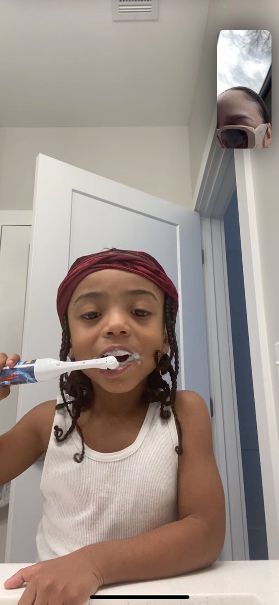xo_melss's tweet photo. “Mommy I’m gonna put you right here so you can see I did a good job”🥺🖤 https://t.co/mEhzz7xkfS
