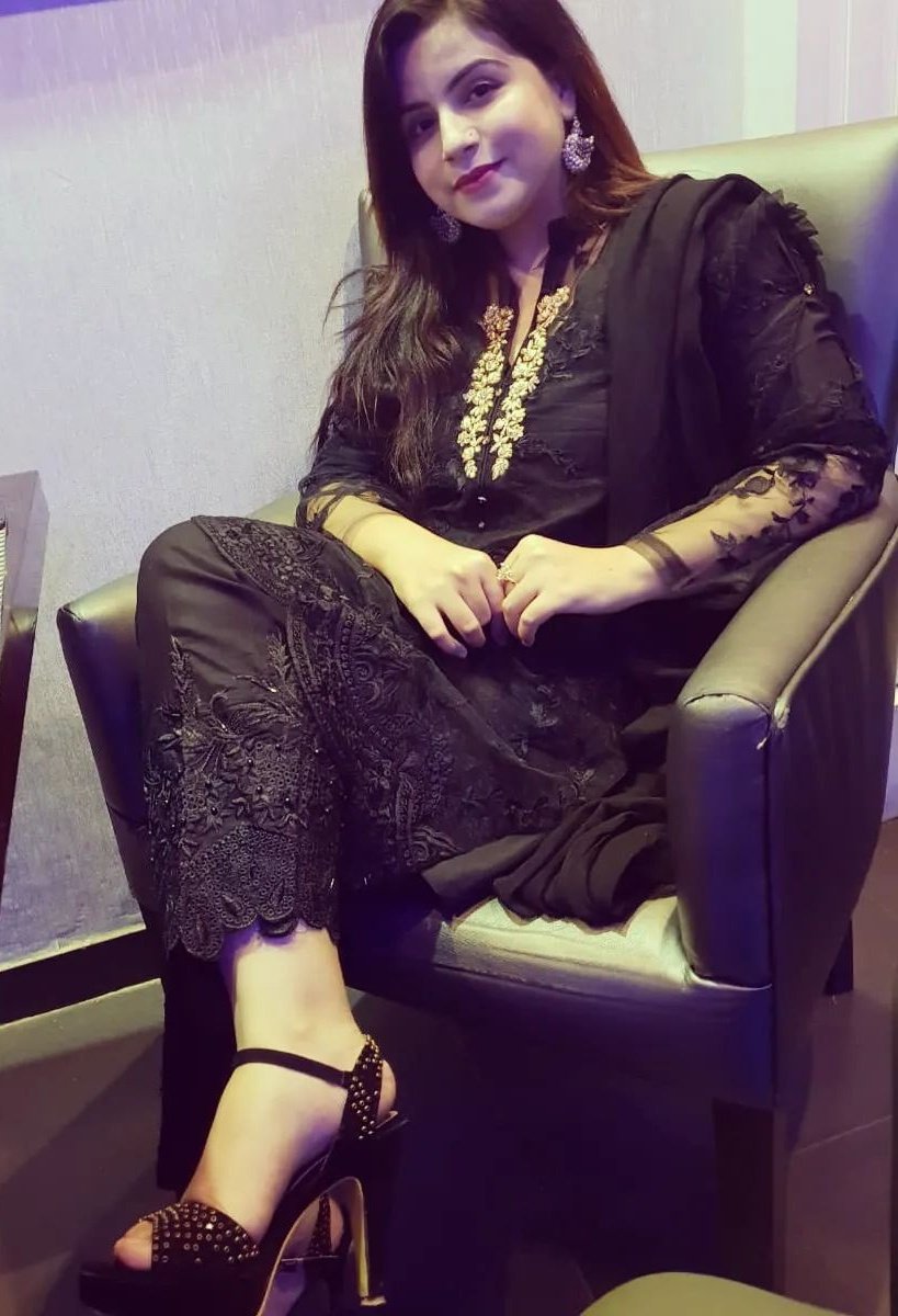 ShowbizAndNewz's tweet photo. #AyeshaBaig back on social media! https://t.co/VRWJkiD0CM