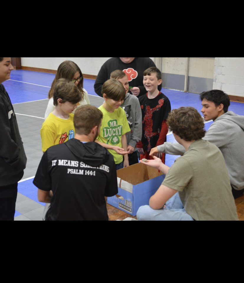 GHHS_batman's tweet photo. Our team got to visit GHES! We got to demonstrate what we do through fun activities that got the students excited for STEM! 🧪🌑👩‍🔬 @CarolFetters @CclineG @shanebarnette @John_HoodGH @CCBOEAL @uah_inspiress #science #STEM #inspiress #ghhs #teambatman https://t.co/AFKm8B8J7m