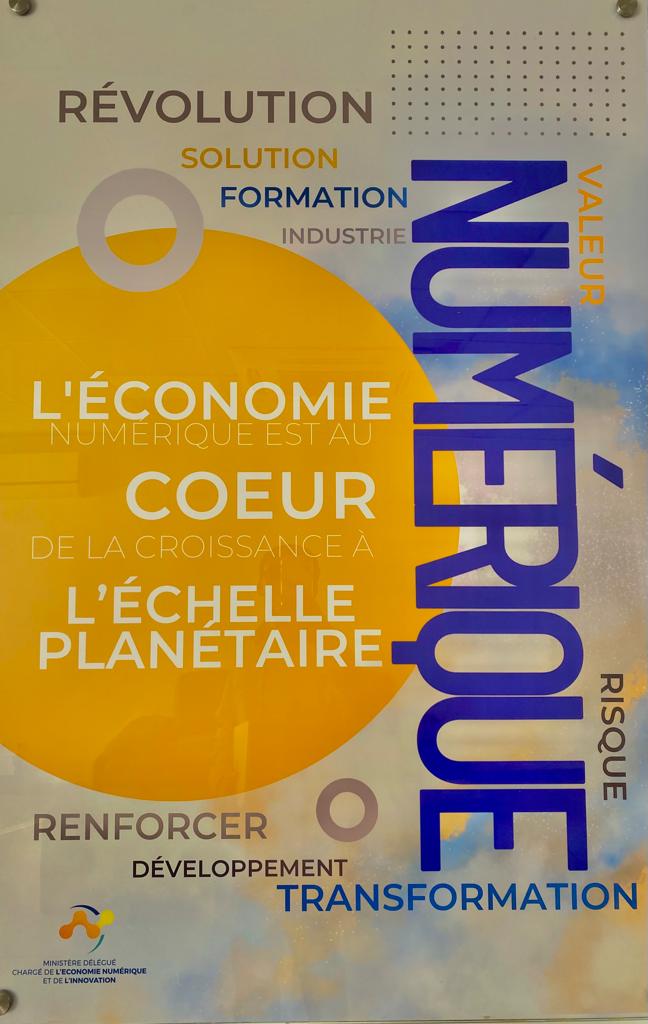 Mariam29932558's tweet photo. J-2 avant la Présentation de la feuille de route de l’Economie Numérique de  🇩🇯🇩🇯. 
#TransformNum #FeuilledeRoute #EconomieNumerique https://t.co/YnlDe8v3vY