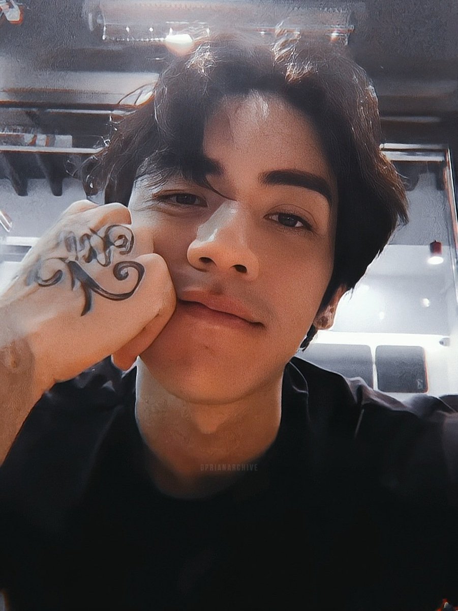 "Hmm..." 🖤