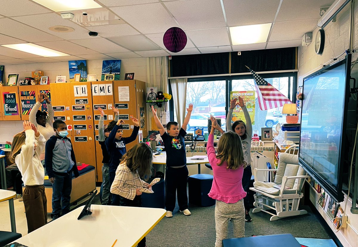 parenteauteach's tweet photo. Starting our mornings with deep breaths and stretches help us get ready for the day! #gonoddle #edisonshines https://t.co/G2LvbUdUCZ