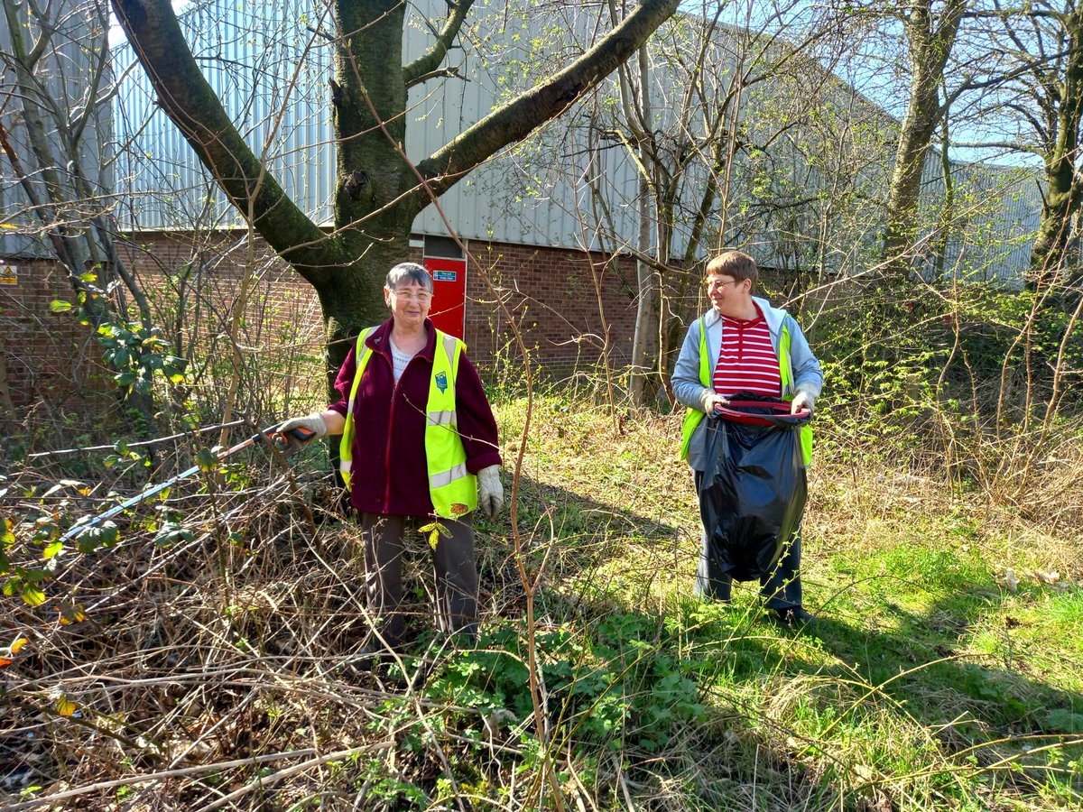 SkeltonGrange's tweet photo. The #GreatBritishSpringClean begins! Our Green Team have been picking up litter around Skelton Grange. They found a Moses basket which will be recycled for planting on site, and a family of voles!
@KeepBritainTidy
#keepbritaintidy #aprilspringclean #BigBagChallenge #litterheroes https://t.co/C1LCGlLXKv