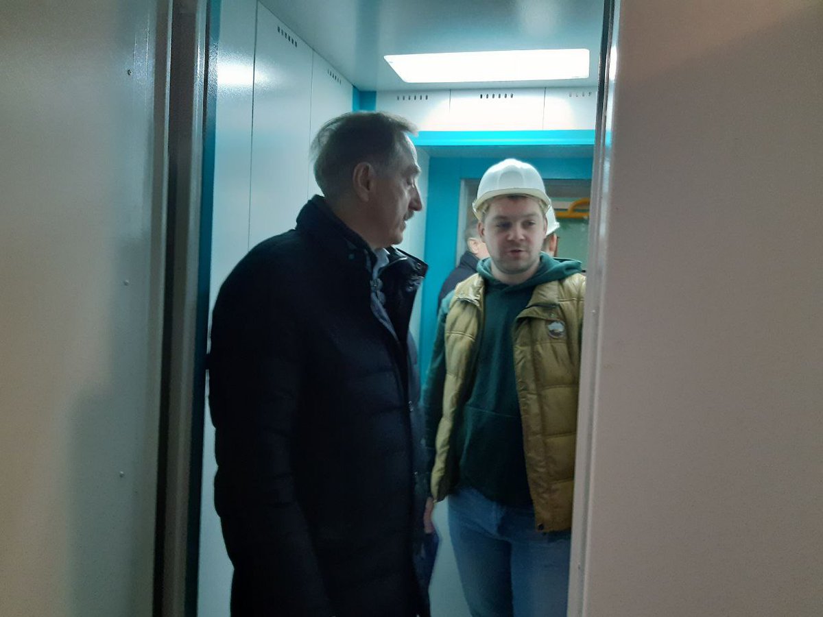 radioluber's tweet photo. В Люберцах продолжается замена лифтового оборудования.

Глава г.о. Люберцы Владимир Ружицкий проверил качество выполнения работ по замене лифта в доме № 13 на ул. Южная.
«Лифты являются оборудованием повышенной опасности. Поэтому мы строго следим за тем… https://t.co/vLilqbZekc https://t.co/IXBhnDawXZ