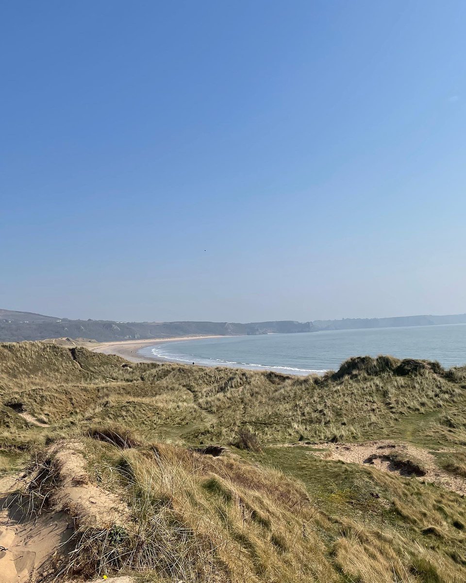 Disgyblion Bl.12 Daearyddiaeth yn mwynhau gwaith maes yn Oxwich heddiw. Year 12 Geography pupils enjoying some fieldwork in Oxwich today ☀️ <a href="/bryntawe/">Ysgol Bryn Tawe</a> <a href="/YsgolGyfunGwyr/">Ysgol Gyfun Gwyr</a>
