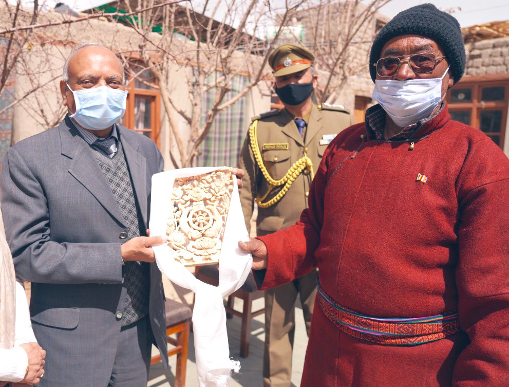Lt Governor @R_K_Mathur visited Padma Shri Tsering Namgyal's #woodcarving unit at the industrial area in Leh today.

HLG expressed admiration for his works and his contribution in taking the Ladakhi traditional art of wood carving to international platforms.
<a href="/DoC_GoI/">Dept of Commerce, GoI</a>