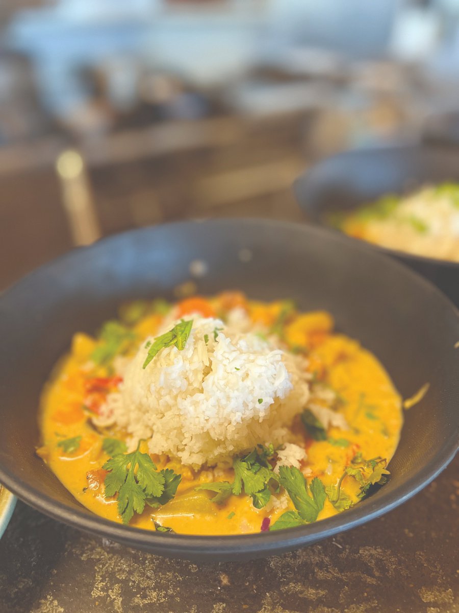 Why we love The Leaning Pear in Wimberley. They serve delicious, wood-fired pizzas, sandwiches, curry, salads and more. They’re so worth the short drive. @visitwimberley #wimberleytx @leaningpear #austindaytrips #austintexas #austindrives #partners