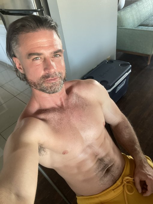 😛🍆 https://t.co/pgcKljZZeA