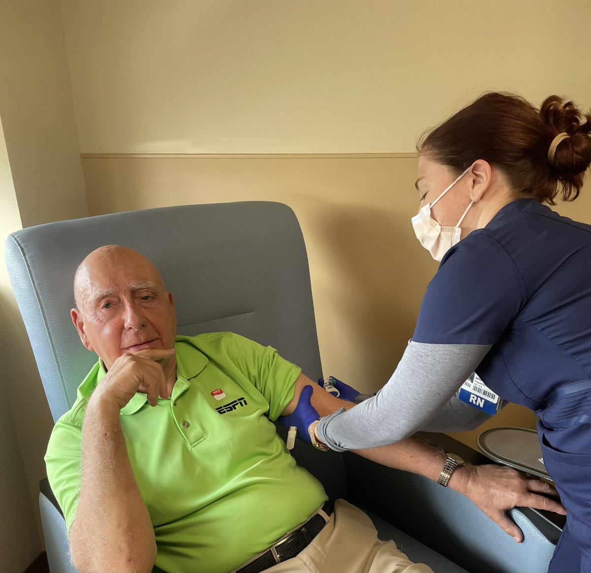 DickieV's tweet image. This is for those that are in my club of CANCER PATIENTS fighting the journey to beat this disease.Yes the scans, bloodwork,blood counts .chemo treatments, NEUPOGEN shots that cause intense pain wear on us but Remember as my buddy Jimmy V said “Don’t Give Up - DON’T EVER GIVE UP”