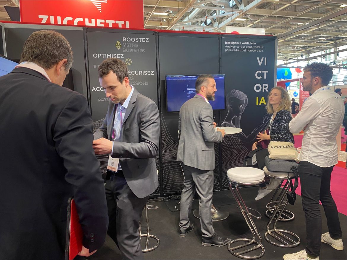 Skilder_pro's tweet photo. Clap de fin pour le #salon @Solutions_RH !

Nous espérons que votre visite sur le stand a répondu à toutes vos questions, pour tous compléments notre équipe se fera un plaisir de vous répondre et vous accompagner.

👉 https://t.co/brKtHu2jf2

#innovation #softskills #IA https://t.co/6MpMXzklhW