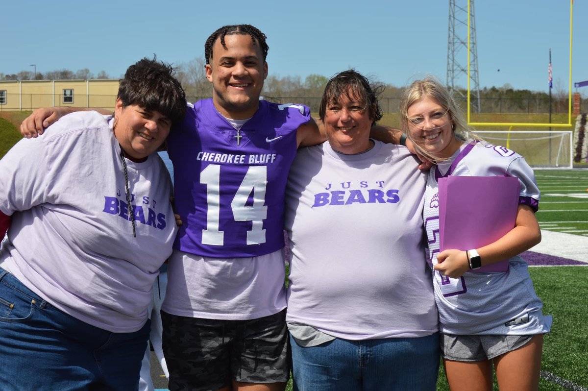 CBluffFootball's tweet photo. JUST BEARS DAY!

THANKS to @legacypoc and Lauren King for organizing this incredible event.  

On Senior Skip Day... 5 CBHS Football Seniors showed up to serve and make a difference!

And after, all would say that our special guests actually made a bigger impact in their lives. https://t.co/6HWsm4HYYc