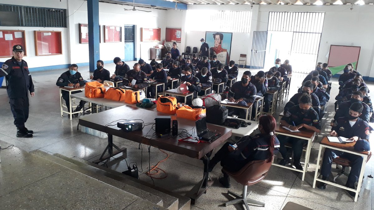 bomberoscariaco's tweet photo. #SNGR/BN

 *REDAN* :
ORIENTAL N *6

 *ZOEDAN*: 
Sucre Cariaco 

 *DESCRIPCIÓN DEL PROCEDIMIENTO*
Cumpliendo con el Ejecutivo Nacional, DGNB, REDAN y ZOEDAN, Gobernación, Alcaldía, ZODI y Comandante de Bomberos; se lleva a cabo el Curso de Atención Prehospitalaria Avanzado (APA). https://t.co/VrmAT21b46