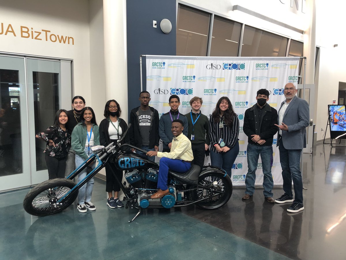 Jackson_Vikings's tweet photo. Round 4 of the VLC! We are at the GRCTC- look who we ran into! Thanks for the pic Dr. Lopez! #jtcgobig #persevere #gisdeffect https://t.co/65hnBDjxhk