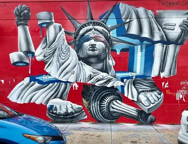 GaleFinancial's tweet photo. ✨Murals of Miami✨

Power to Lady Liberty in honor of women’s history month!
.
.
.
#Miami #LadyLiberty #WomensHistoryMonth #WomensMonth
#MiamiMurals #StatueOfLiberty https://t.co/Tmyz1bumkC
