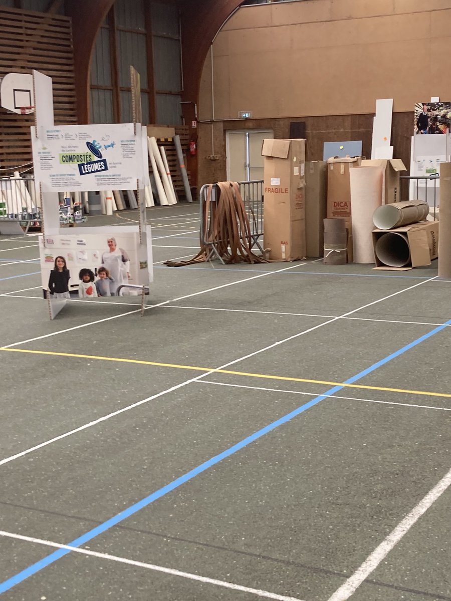 nadegehavet's tweet photo. #EconomieCirculaire. Très belle initiative de la cellule #G4DEC avec sa brocante verte et des matériaux aujourd’hui et demain à 📍Lesneven
#Finistère #Iroise #Abers #Cote des Légendes #Landerneau https://t.co/80bcNJOU5E