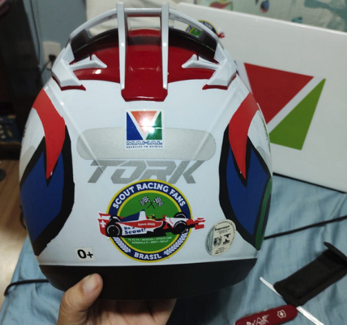 ScoutRacingFans's tweet photo. A Camila Beatriz, piloto de Kart da KVR Feminino nos leva no seu capacete! https://t.co/vB4SOAp8t3