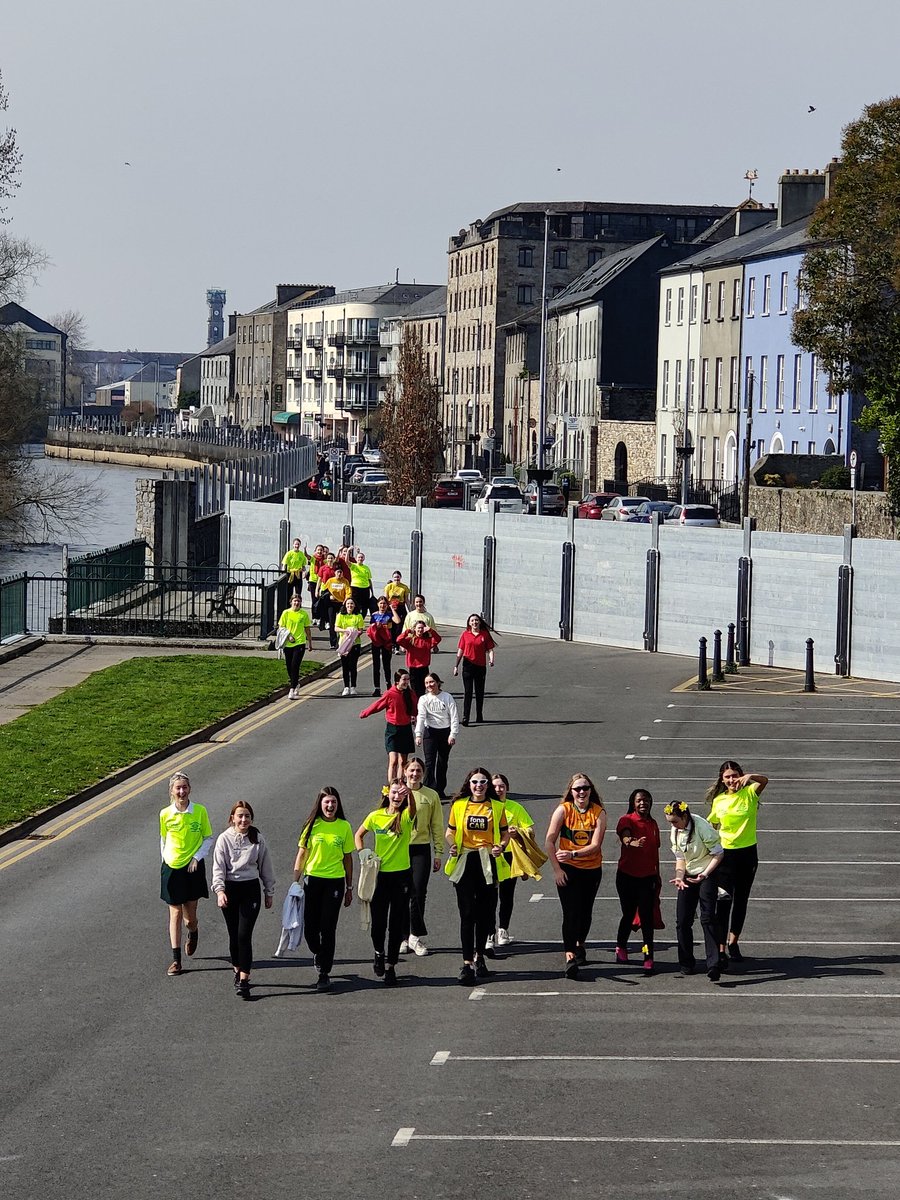 LoretoClonmel's tweet photo. A beautiful day to walk for #DaffodilDay2022 💛 

Well done to everyone who took part in our 4km walk through Clonmel and along the Suir Blueway today. Thanks to all of our students, staff and wider community who have donated so far. We have raised over €1,100 🤗 https://t.co/UL2lLUJL6v