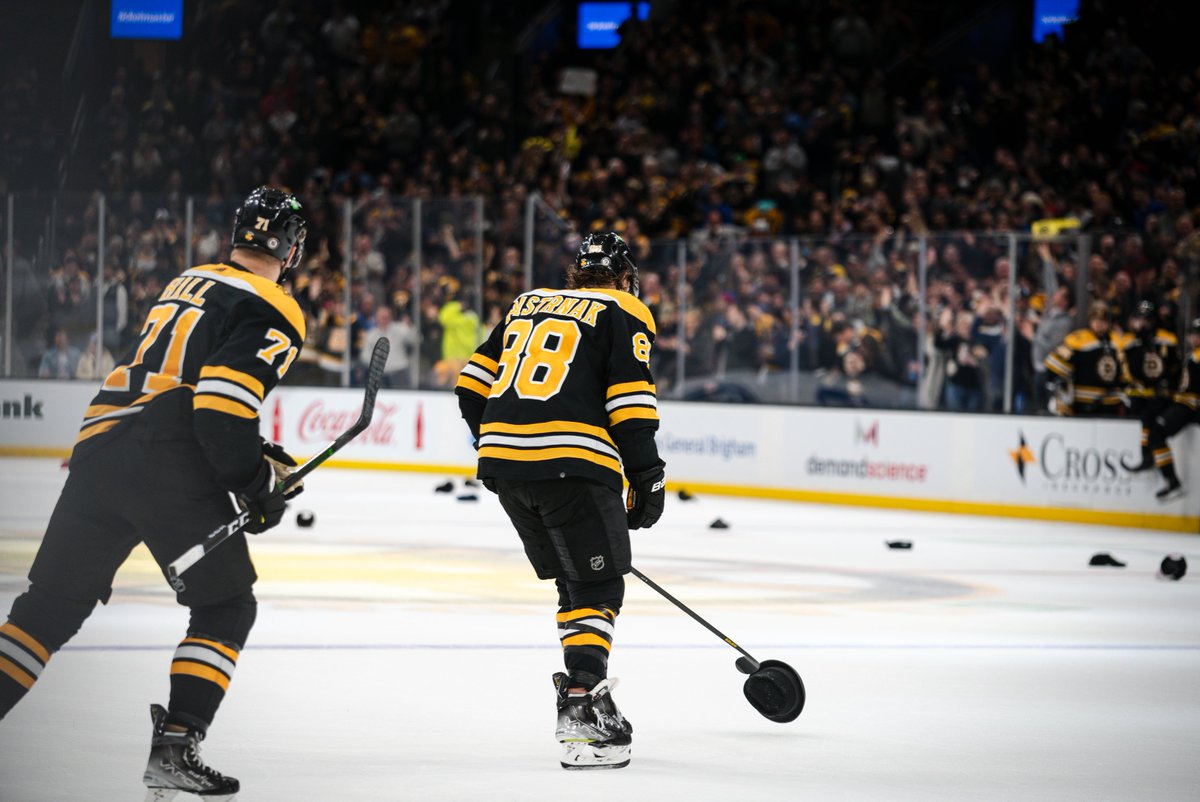 NHLBruins's tweet photo. Pasta Parties never disappoint. 🎉 https://t.co/PR110IqBeC