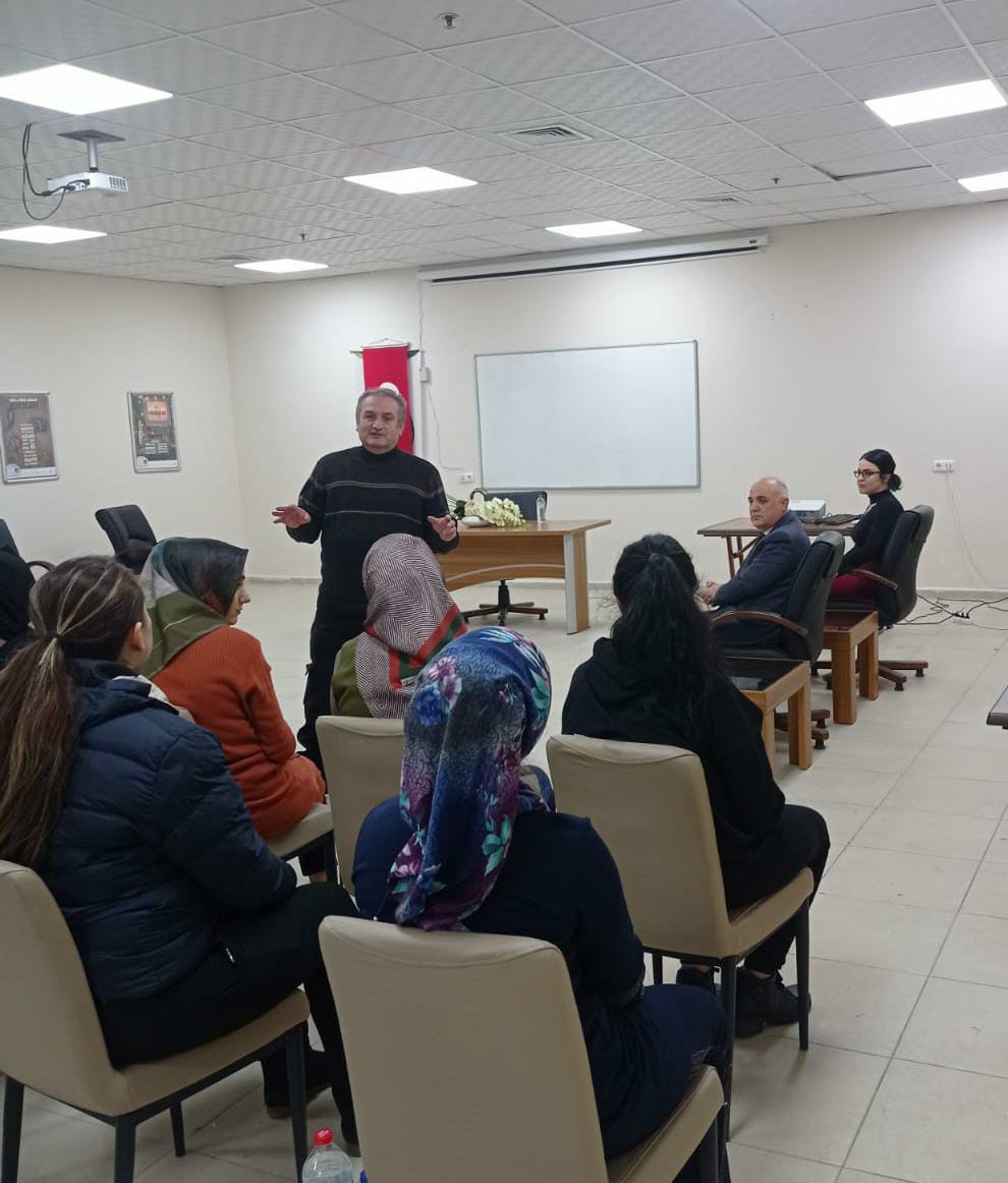 MardinKYGM's tweet photo. Müdürlüğümüz personeli ile Eğitim Araştırma Koordinasyon Genel Müdürlüğü Eğitim ve Rehberlik Hizmetleri Dairesi Başkanı Cemalettin PARILTI ve beraberindeki psikologlarca "Krize Müdahale Programı Grup Değerlendirmesi" yapılmıştır. https://t.co/8YCRUF8XuS