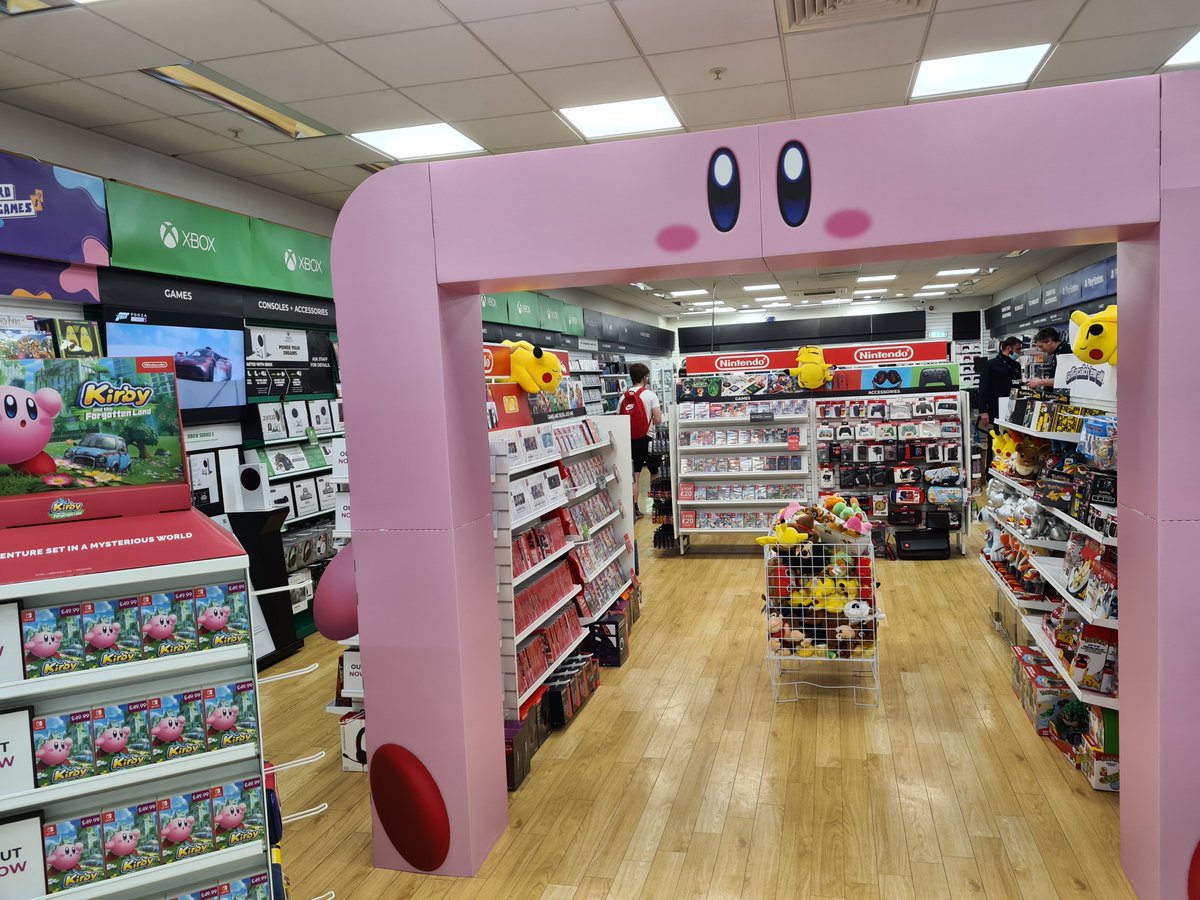BadNewsTom's tweet photo. IT'S KIRBY DAY !!! #KirbyandtheForgottenLand https://t.co/ZFO8Wnfwrl