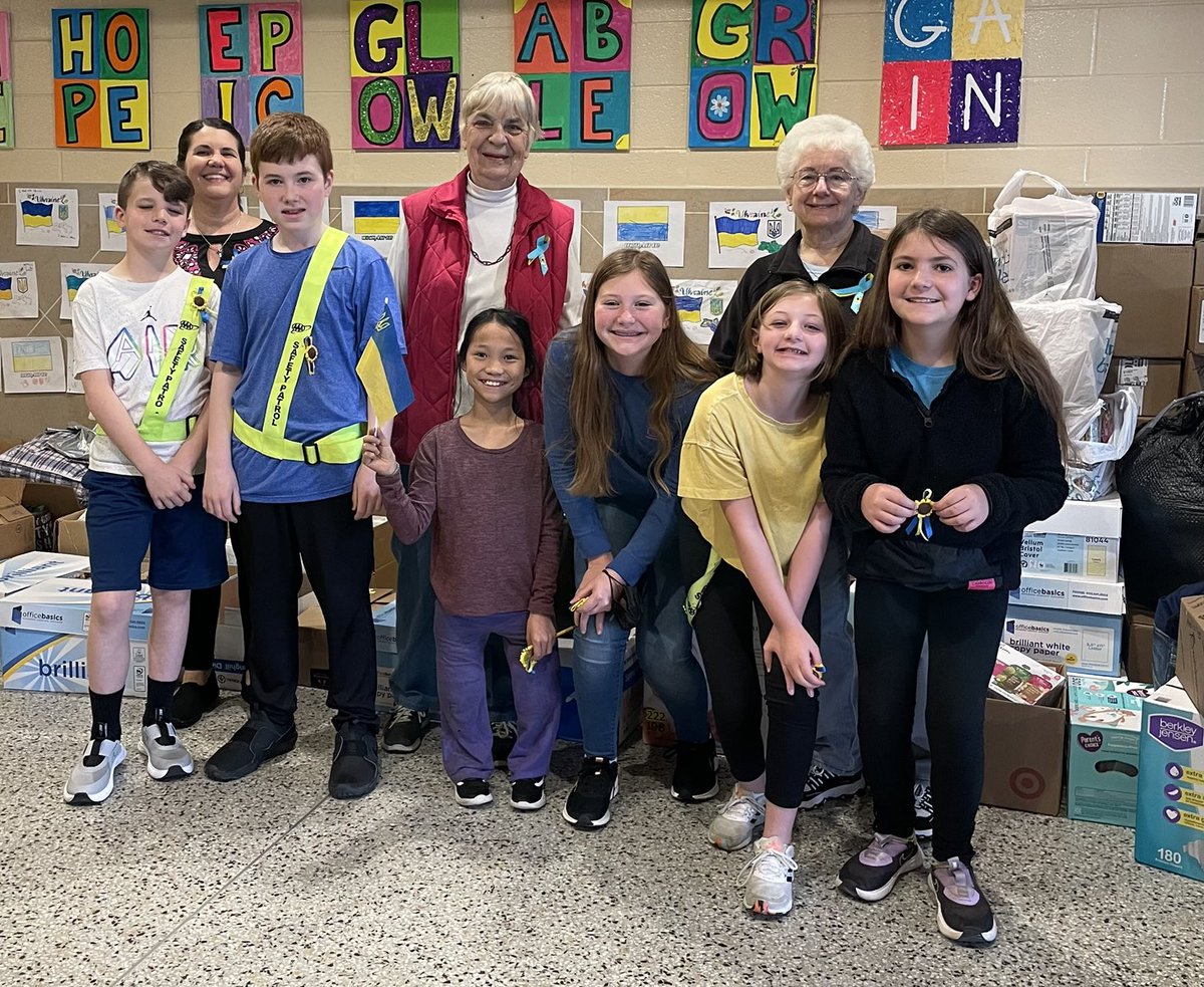 PDSD_AstonES's tweet photo. Aston Elementary sending Hope, prayers,  and supplies to 🇺🇦 Ukraine!  We partnered with Holy Myrrh-Bearers Ukrainian Church to get supplies to those in need. Aston Cares!!!! #penndelcoproud https://t.co/f0jTs4Q4ja