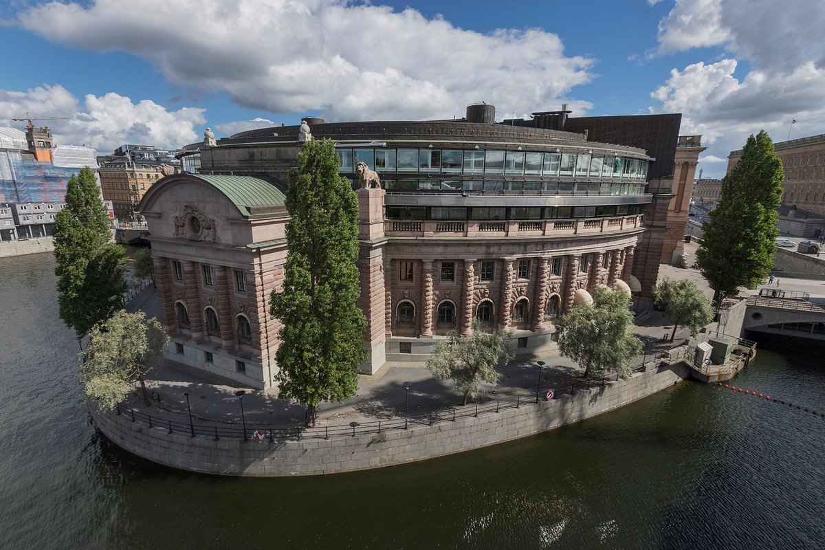 Besök riksdagen i helgen. På lördag och söndag kan du gå på en guidad visning i Riksdagshuset. Klockan 12 hålls visning på svenska och 13.30 hålls visning på engelska. Visningarna är kostnadsfria. Välkommen! 

riksdagen.se/sv/besok-riksd…
