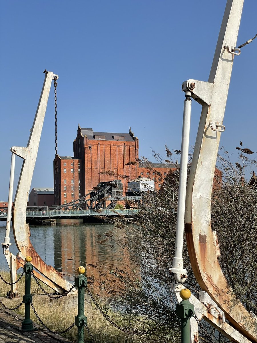 Fantastic blue skies over Grimsby today. Such a great view towards #CorporationBridge and #VictoriaMills