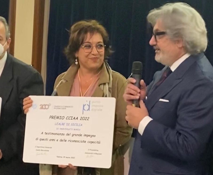 laura_ammannato's tweet photo. Un premio che mi onora, mi gratifica, mi emoziona e mi incoraggia ad andare sempre avanti 
Oggi sono davvero felice 
Grazie ❤️
#resilienza #bedandbreakfast #lealbedisicilia #palermo #Sicilia #turismo #ricettività @PID_CamCom https://t.co/DGNyk6crfY