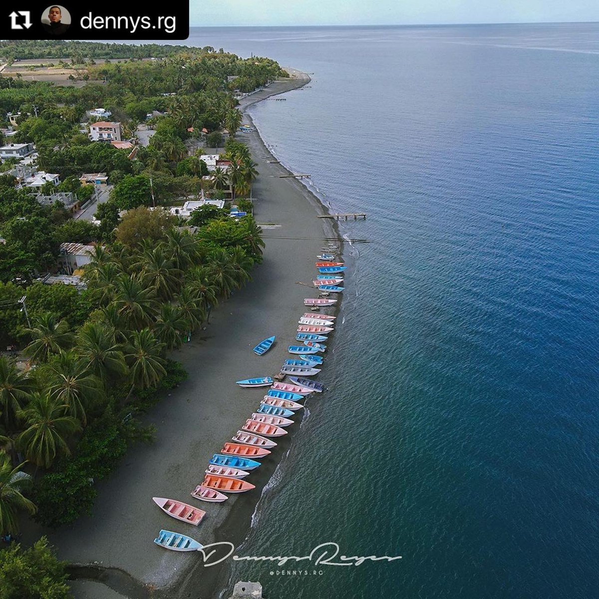 DescubreAzua's tweet photo. Playa Palmar de Ocoa, una belleza natural de la provincia de Azua. 🇩🇴
.
.
📸: @dennys.rg 
.
.

#marcaazua #iloveazua #visitazua #carribean #travelgram #igtravel #carribeanvibes #beachlife #endlesssummer #dominicanrepublic #azuamidestino #descubreazua #azuatienepotencial https://t.co/F0ODelOlyp