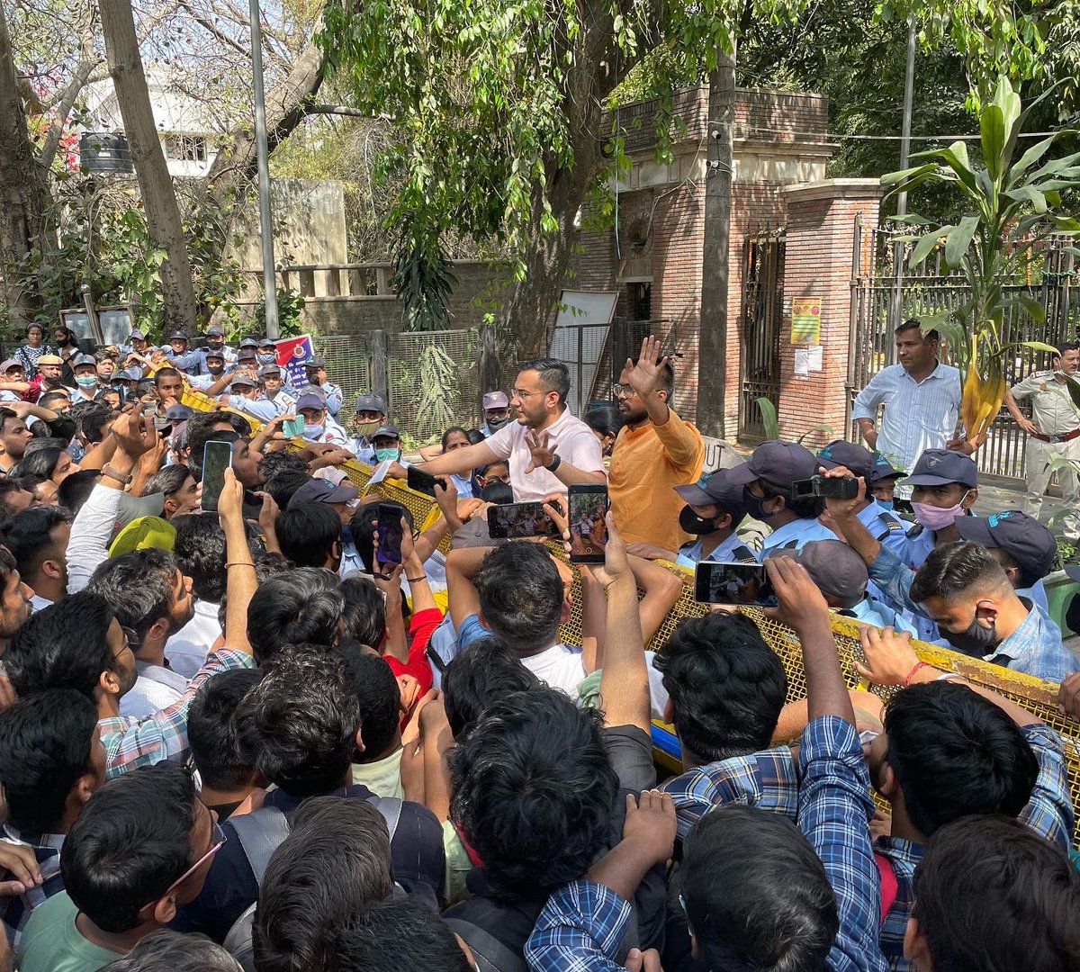 AshishLambaNSUI's tweet photo. We demand an option for hybrid mode of examinations for even semester students who have attended more than half of their semester classes in online mode. #DUSU #obe #studentprotest https://t.co/n0fTd6oprV