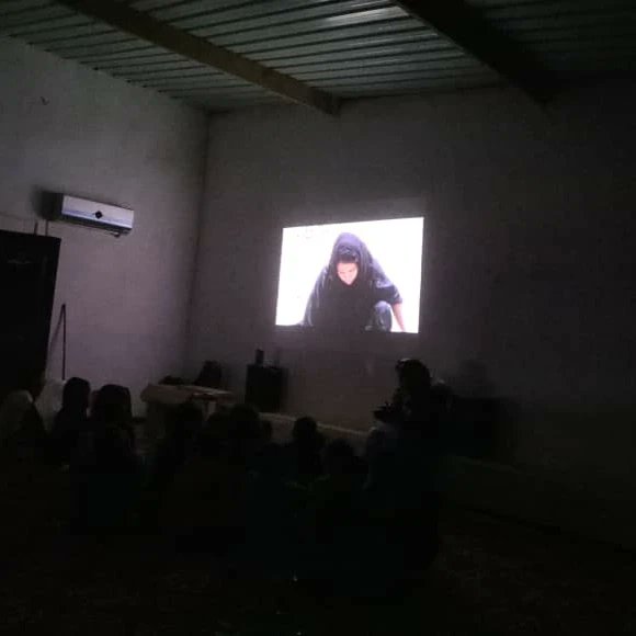 EFA_Rasd's tweet image. Continúan las proyecciones que ofrece la escuela de formación audiovisual Abidin Kaid Saleh en la wilaya de Dajal, donde se proyectaron dibujos animados para los más pequeños, así como producciones de la escala para los mayores