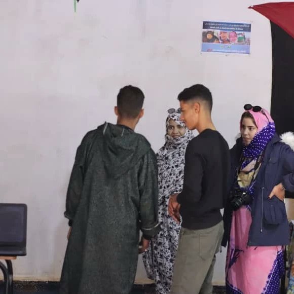 EFA_Rasd's tweet image. Continúan las proyecciones que ofrece la escuela de formación audiovisual Abidin Kaid Saleh en la wilaya de Dajal, donde se proyectaron dibujos animados para los más pequeños, así como producciones de la escala para los mayores