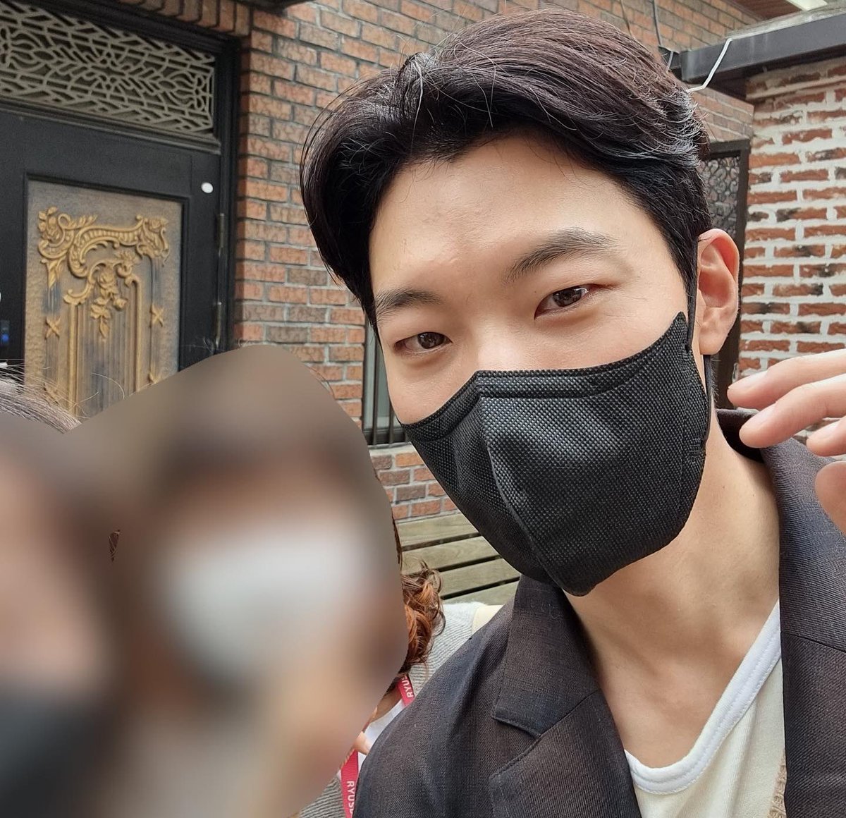 junyeolarchives's tweet photo. A fan met Ryu Jun Yeol at the O! Leica 2022 Out of the Ordinary Exhibition 

🔗 https://t.co/eO3fNfilaX
#RyuJunyeol #류준열 https://t.co/CzNu0ti3vn