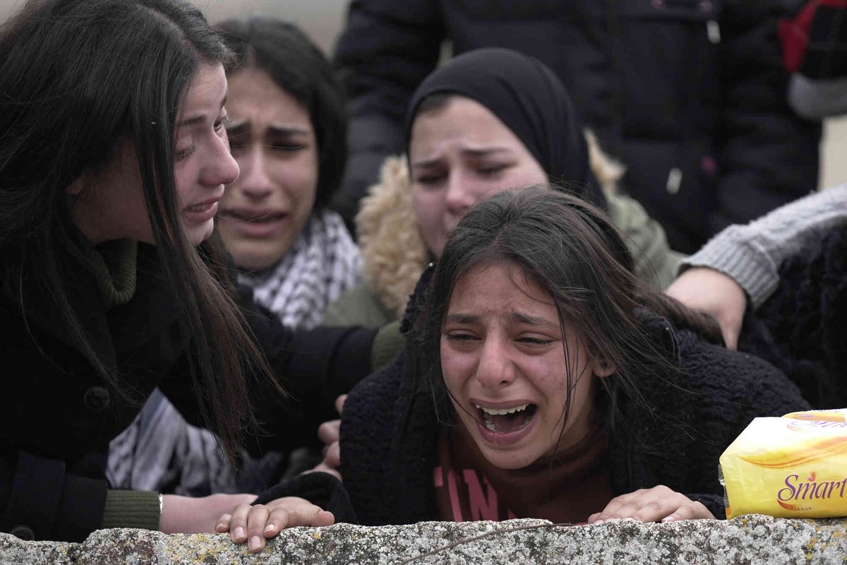 Mentre in Palestina...(A relative mourns Palestinian Ahmad Saif, 23, who died as a result of injuries sustained on March 1, during clashes with Israeli soldiers following a demonstration, during his funeral in the village of Burqa, March 9, 2022.(Photo by Majdi Mohammed/AP Photo)