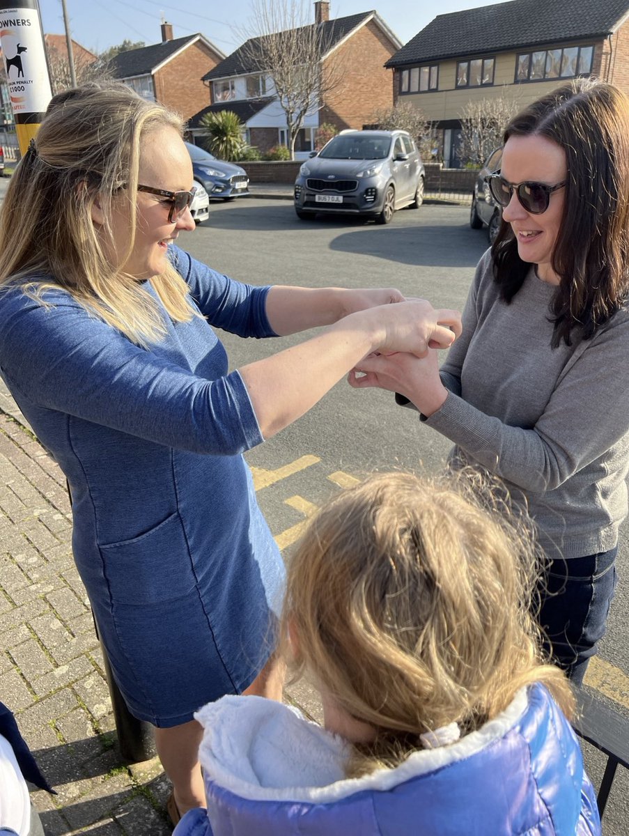 pennsprimary's tweet photo. Our craze of the week has begun and even the parents are getting involved. #crazeoftheweek cats-cradle https://t.co/f2CEsIG8TT
