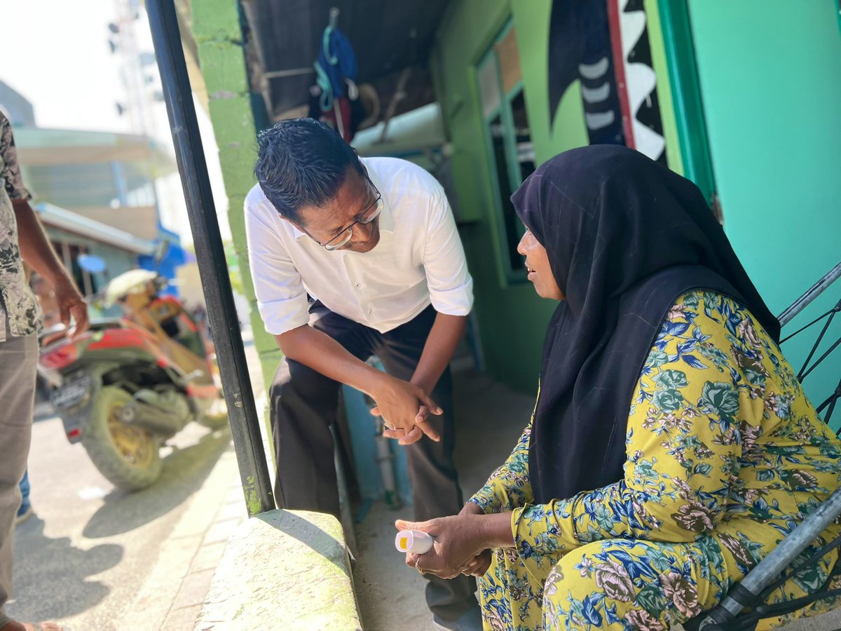 Simwarr's tweet photo. ގެއަކަށް ފަހު ގެއަކަށް 💪

އޭދަފުށީ ހަމަ ގަދަކޮށް އިންތިއާ އެކީ 💛

#HappeningNow
Ba.Eydhafushi
#InthiAaEku 
@Imthiyazfahmy 
#ThilafathugeRamz https://t.co/sVyfm3q5y4
