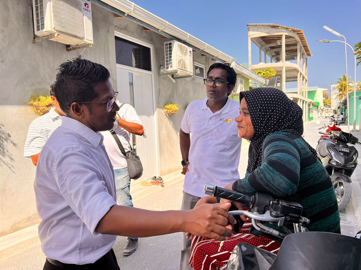 Simwarr's tweet photo. ގެއަކަށް ފަހު ގެއަކަށް 💪

އޭދަފުށީ ހަމަ ގަދަކޮށް އިންތިއާ އެކީ 💛

#HappeningNow
Ba.Eydhafushi
#InthiAaEku 
@Imthiyazfahmy 
#ThilafathugeRamz https://t.co/sVyfm3q5y4