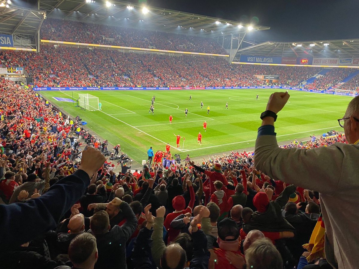 FansEurope's tweet photo. 🏴󠁧󠁢󠁷󠁬󠁳󠁿 FSE #FansEmbassies were in Cardiff last night for the Wales vs. Austria #WorldCup playoff. 

🤝 Credit to @WeAreFSACymru for all the work they put into home &amp; away games. https://t.co/YtkP11Tx2c
