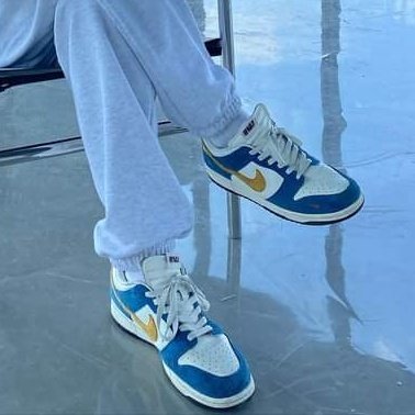 multieris's tweet photo. New feet 💙👄💙 https://t.co/39O6qAjGLj